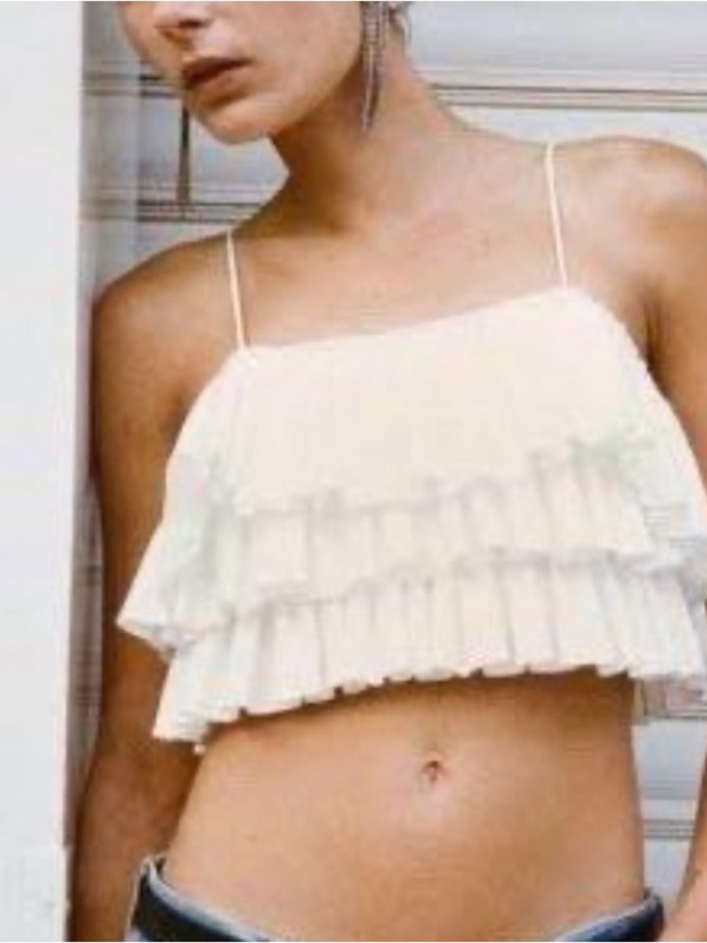 ZARA CROPPED TOP SIZE S White Ruffled Spaghetti-Strap Crop Top